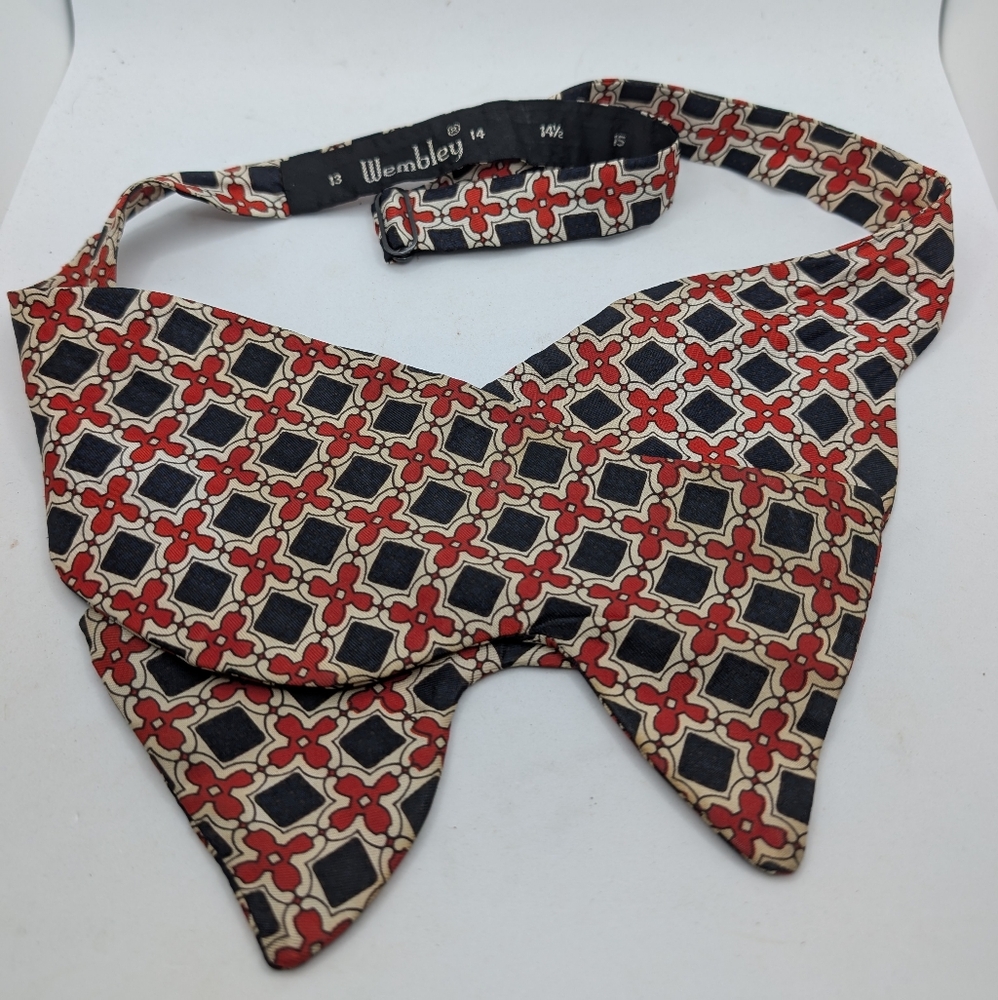 Wembley Red and Black Geometric‎ Bow Tie